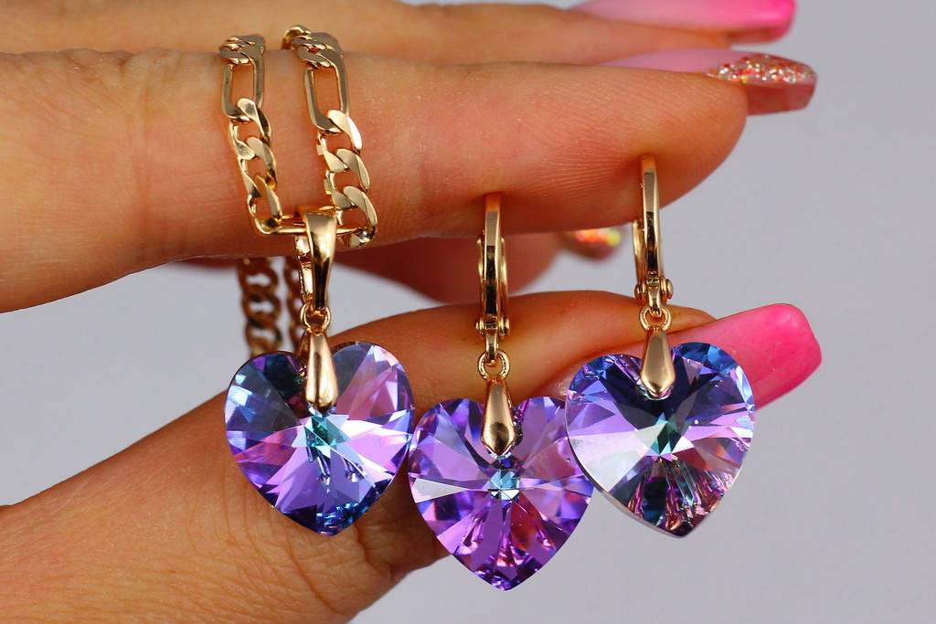 Набор Xuping Jewelry серьги и кулон Сваровски сердечки хамелеон сиреневые без цепи золотистый
Набор Xuping Jewelry серьги и кулон Сваровски сердечки хамелеон сиреневые без цепи золотистый