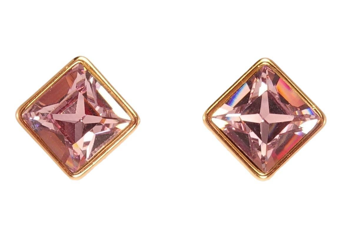 Серьги Xuping Позолота 18K с кристаллами Swarovski гвоздики "Квадратный Кристалл в Глухой Оправе"
Серьги Xuping Позолота 18K с кристаллами Swarovski гвоздики "Квадратный Кристалл в Глухой Оправе"