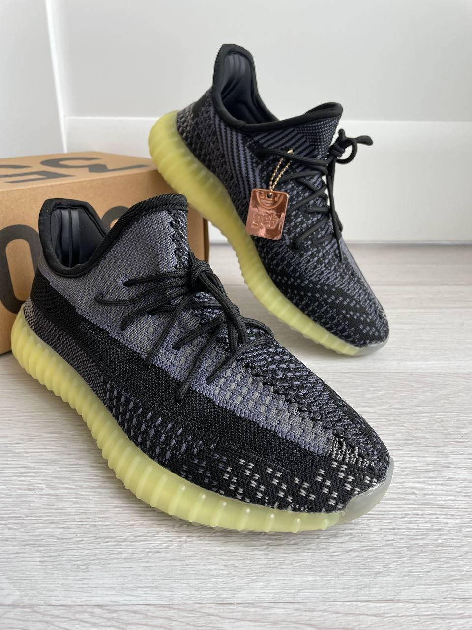 Мужские кроссовки рефлективные Adidas Yeezy Boost 350 v2 (Black Grey) адидас изи буст в2 350 черно серые 43, Черный
Мужские кроссовки рефлективные Adidas Yeezy Boost 350 v2 (Black Grey) адидас изи буст в2 350 черно серые 43, Черный