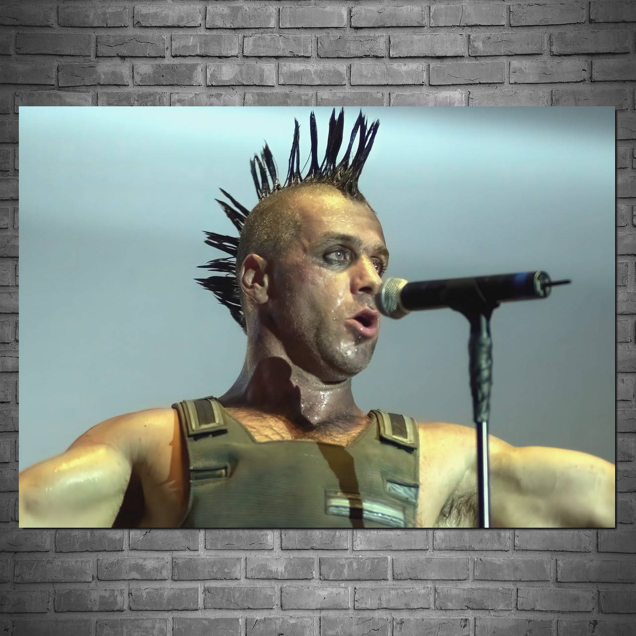 Плакат "Рамштайн, Тилль на сцене, Rammstein" (артикул 0667) 30, Полуглянец, 42 
Плакат "Рамштайн, Тилль на сцене, Rammstein" (артикул 0667) 30, Полуглянец, 42