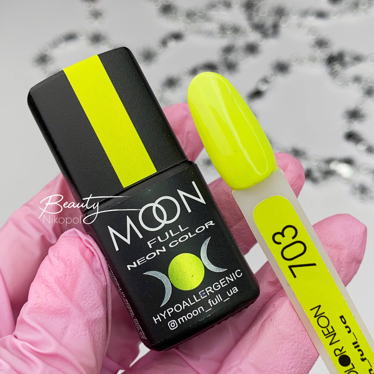 Гель-лак MOON FULL Neon №703 лимонный, 8 мл.
Гель-лак MOON FULL Neon №703 лимонный, 8 мл.