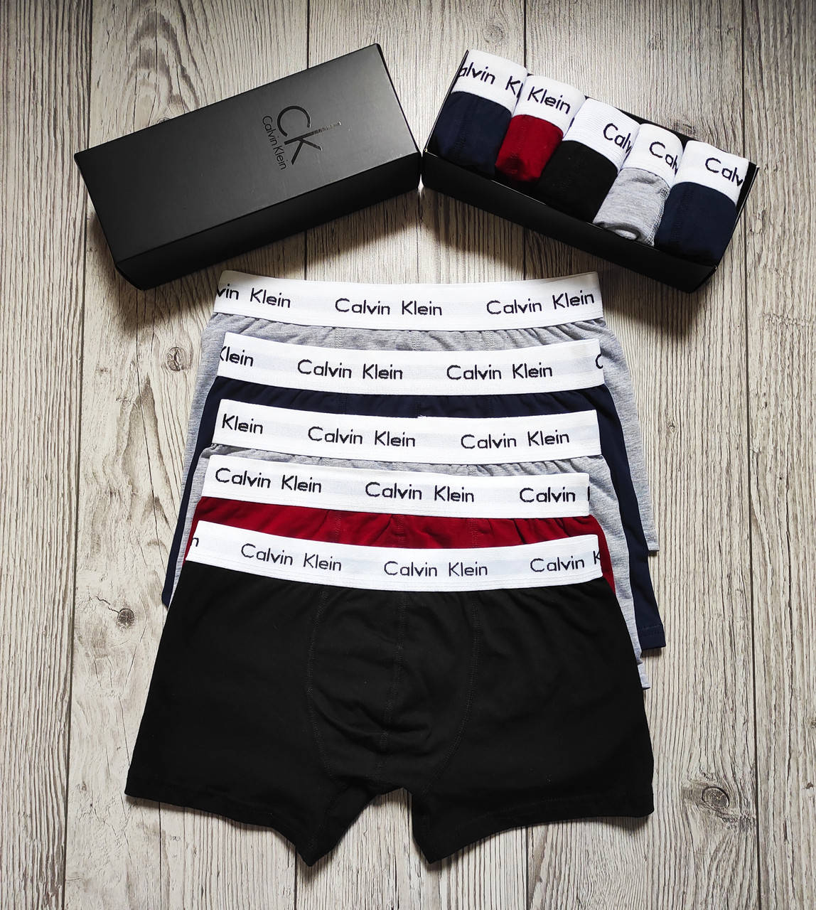 Мужские трусы боксеры Calvin Klein 5 шт. набор в коробке мужские кельвин кляйн шорты чоловічі труси боксери
Мужские трусы боксеры Calvin Klein 5 шт. набор в коробке мужские кельвин кляйн шорты чоловічі труси боксери