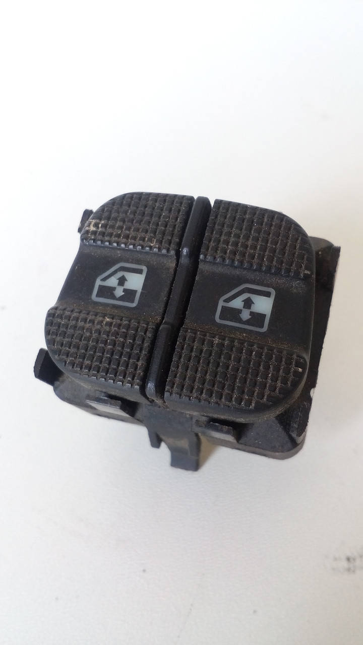 Кнопка стеклоподъемника левая, двойная Volkswagen Passat B4, Sharan, Пассат Б4, Шаран. 3A0959855A, 7M0959855D.
Кнопка стеклоподъемника левая, двойная Volkswagen Passat B4, Sharan, Пассат Б4, Шаран. 3A0959855A, 7M0959855D.