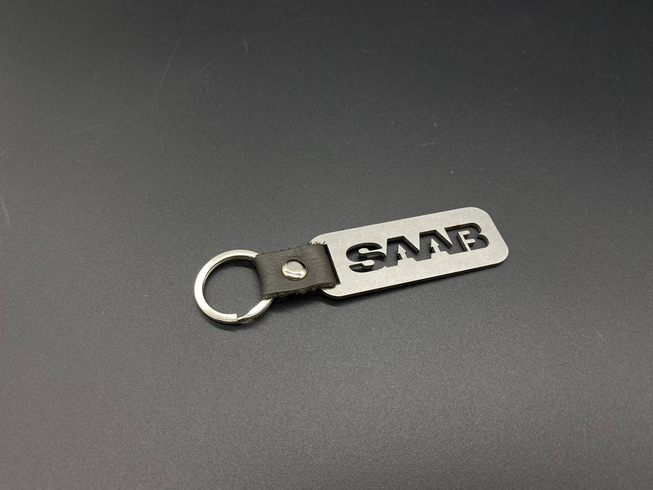 Брелок металлический. SAAB. 10х2,5см, Коричневый
Брелок металлический. SAAB. 10х2,5см, Коричневый