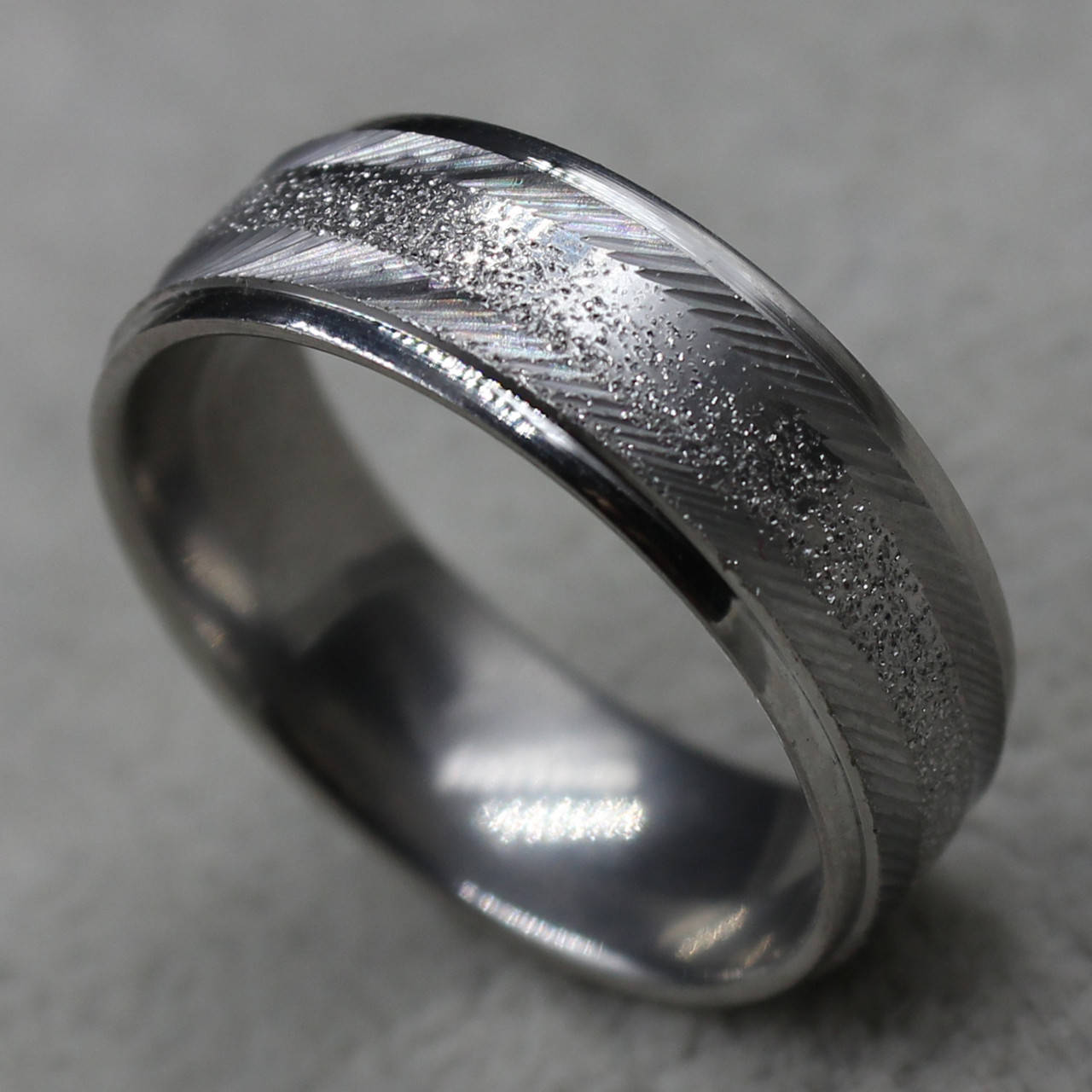 Кольцо серебристое из ювелирной медицинской стали от Stainless Steel марка 316 L ширина 8 мм лазерная нарезка
Кольцо серебристое из ювелирной медицинской стали от Stainless Steel марка 316 L ширина 8 мм лазерная нарезка