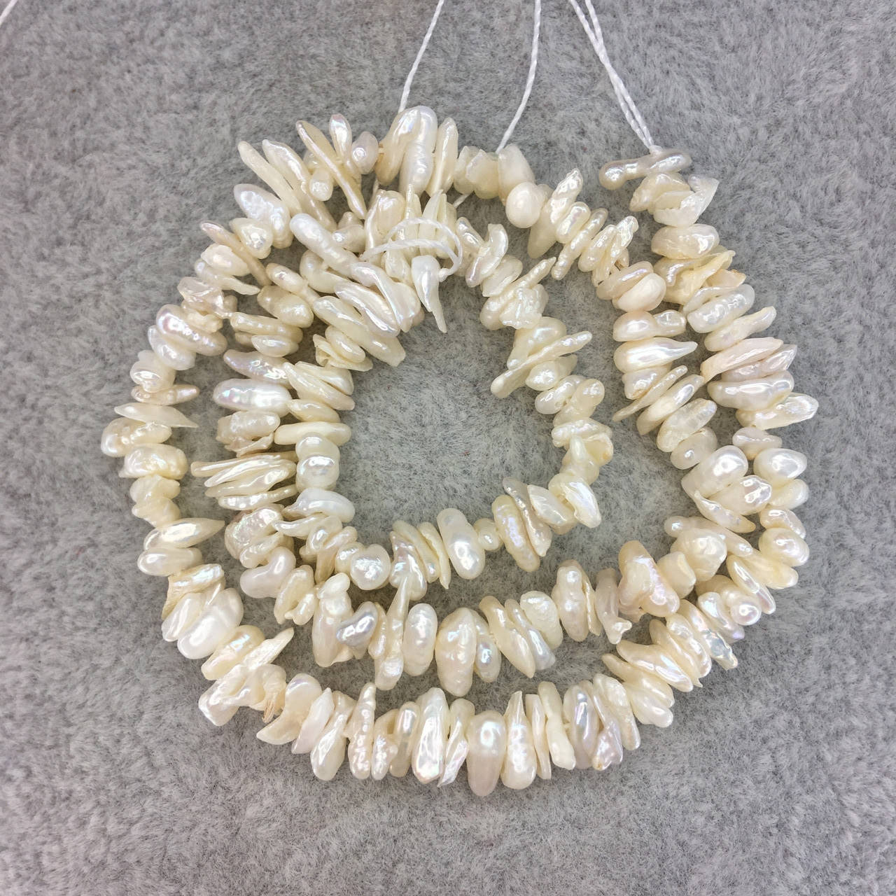 Бусины на нитке натуральный Жемчуг крошка 6-8мм L=36см 
Бусины на нитке натуральный Жемчуг крошка 6-8мм L=36см