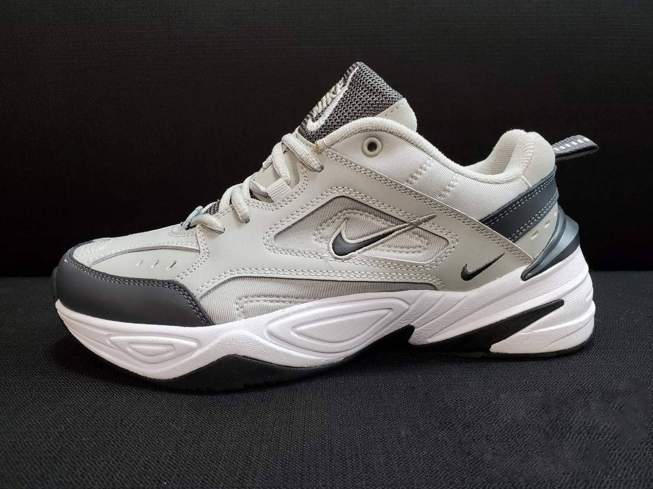 Nike M2K Tekno темно серые мужские демисезонные кроссовки. Осень/весна, мужские пресс кожаные кроссовки. 46, Темно-серый
Nike M2K Tekno темно серые мужские демисезонные кроссовки. Осень/весна, мужские пресс кожаные кроссовки. 46, Темно-серый