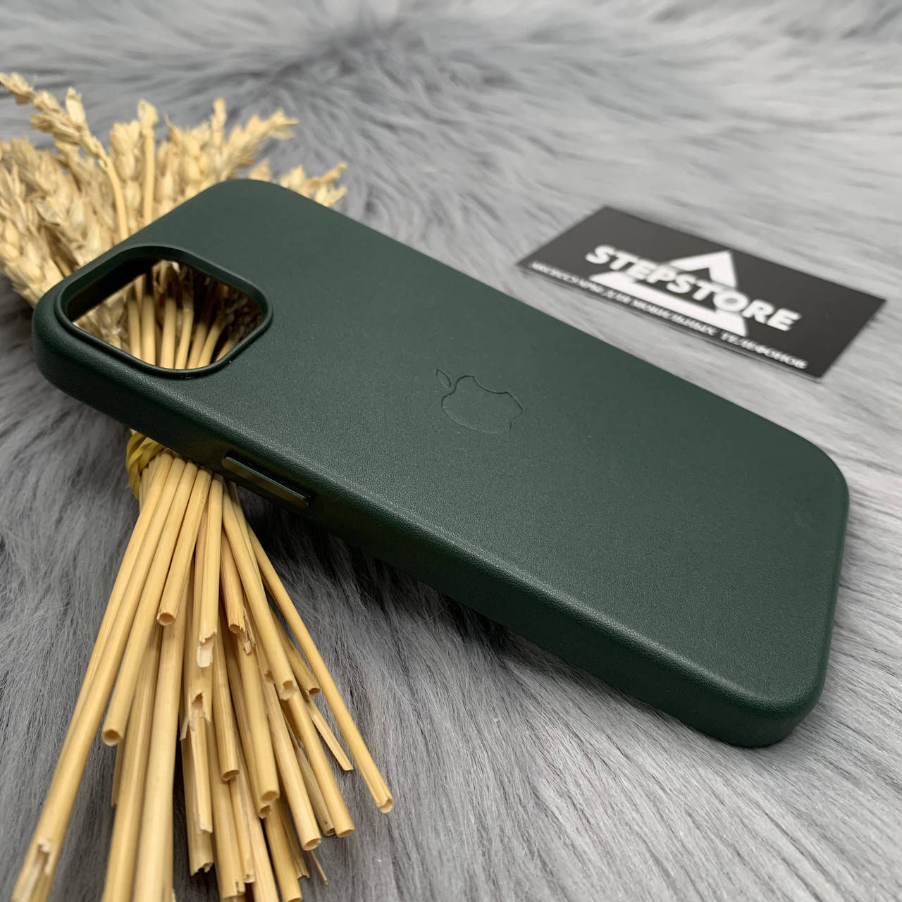Чехол Leather Case с Magsafe для Iphone 13 6.1 кожаный с натуральной кожи металическими кнопками 2. Forest green
Чехол Leather Case с Magsafe для Iphone 13 6.1 кожаный с натуральной кожи металическими кнопками 2. Forest green