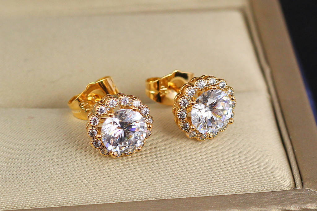 Серьги гвоздики Xuping Jewelry камень на шесть креплений в кругу из мелких 1 см золотистые
Серьги гвоздики Xuping Jewelry камень на шесть креплений в кругу из мелких 1 см золотистые