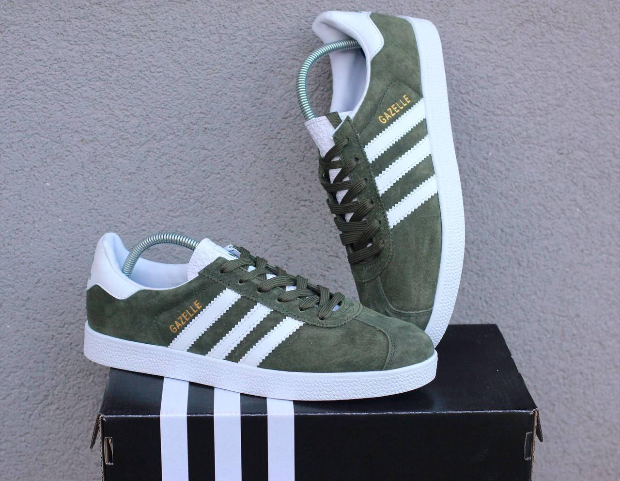 Мужские кеды Adidas Gazelle (хаки/тёмно-зелёные с белым) универсальные повседневные кроссовки Fox1145 тренд 45
Мужские кеды Adidas Gazelle (хаки/тёмно-зелёные с белым) универсальные повседневные кроссовки Fox1145 тренд 45