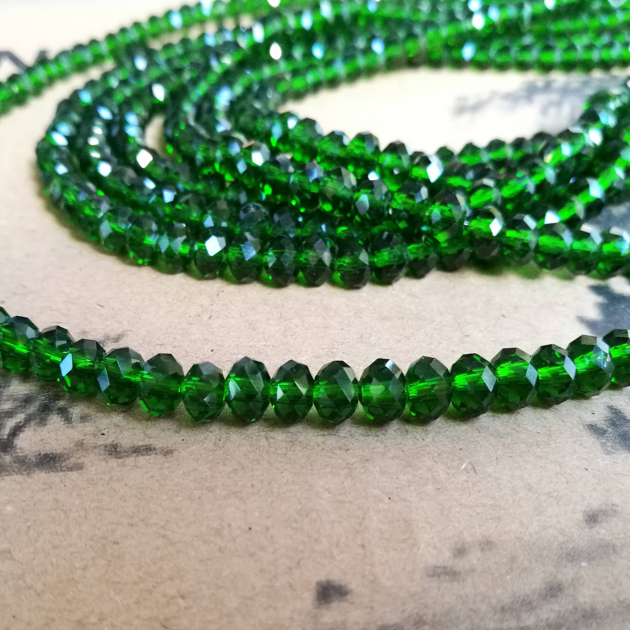 Кришталева намистина, рондель, темно зелена, 3х4 мм, Зелёный 
Кришталева намистина, рондель, темно зелена, 3х4 мм, Зелёный