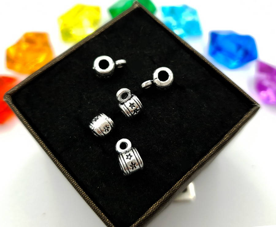 (10шт) Бейлы для кулонов, подвесок 8х4мм (сп5нг-0217)
(10шт) Бейлы для кулонов, подвесок 8х4мм (сп5нг-0217)