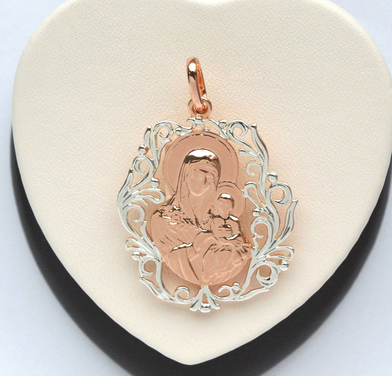Кулон-ладанка "Божья Матерь" покрытие белым и розовым золотом 18к.
Кулон-ладанка "Божья Матерь" покрытие белым и розовым золотом 18к.