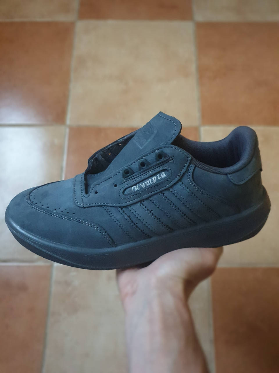 Мужские кросовки Adidas Олимпия Центркорт3, московский Адидас Иран, качественная обувь Olympia сірі нубук., Черный
Мужские кросовки Adidas Олимпия Центркорт3, московский Адидас Иран, качественная обувь Olympia сірі нубук., Черный