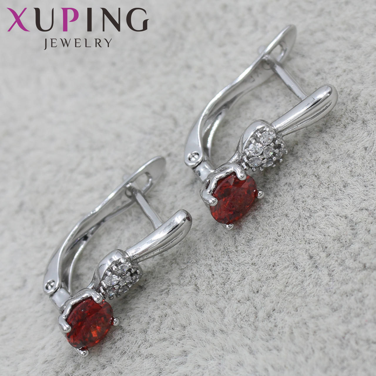 Серёжки женские Xuping Jewelry медицинское золото английский замок с рубиновыми камушками в стразах 24K
Серёжки женские Xuping Jewelry медицинское золото английский замок с рубиновыми камушками в стразах 24K