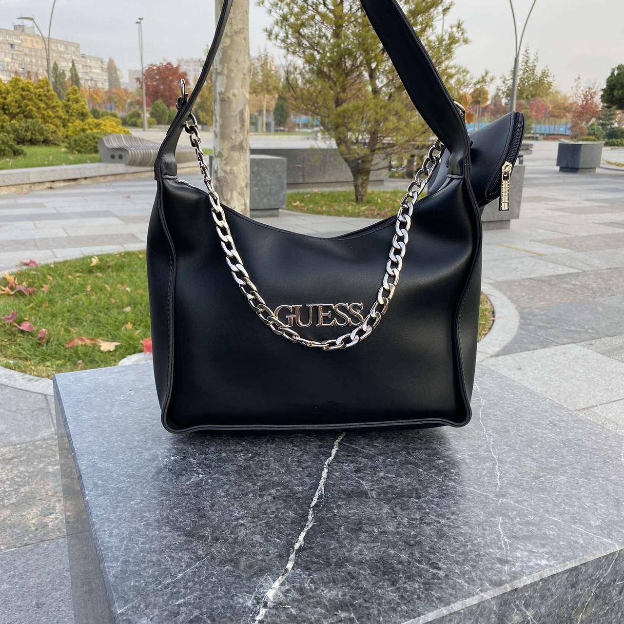 Модная женская мини сумочка клатч на плечо в стиле Guess черная, маленькая сумка с цепочкой экокожа, Черный
Модная женская мини сумочка клатч на плечо в стиле Guess черная, маленькая сумка с цепочкой экокожа, Черный