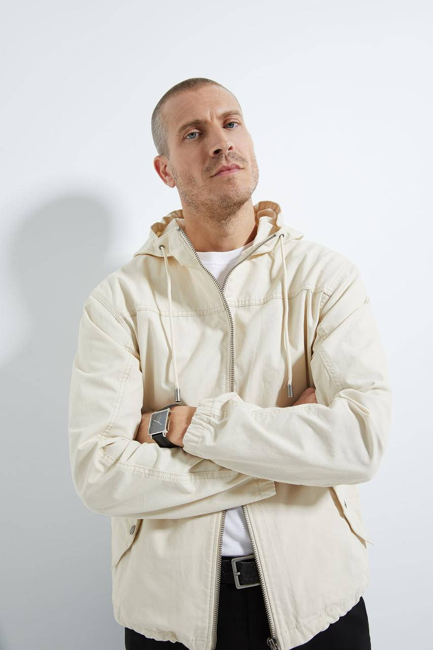 Легкая куртка с капюшоном Zara XL
Легкая куртка с капюшоном Zara XL