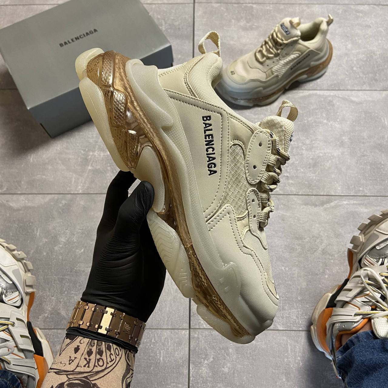 Кроссовки Balenciaga Triple S Clear Sole Milk Beige кроссовки баленсиага трипл с, кроссовки баленсияга, Разные цвета
Кроссовки Balenciaga Triple S Clear Sole Milk Beige кроссовки баленсиага трипл с, кроссовки баленсияга, Разные цвета