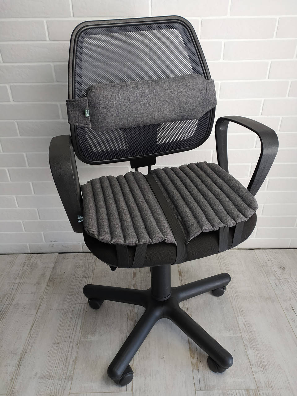 Подушки для сидения на компьютерных и офисных креслах EKKOSEAT. Ортопедические. Серые, черные, коричневые ... 
Подушки для сидения на компьютерных и офисных креслах EKKOSEAT. Ортопедические. Серые, черные, коричневые ...
