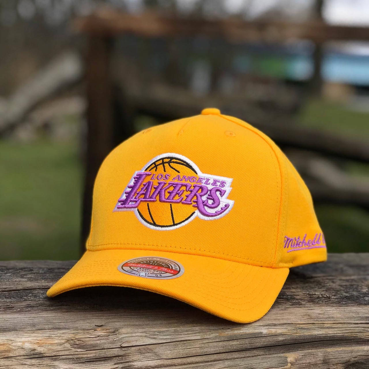 Оригинальная желтая бейсболка Mitchell & Ness NBA Los Angeles Lakers 5HSRLS21HW011-LALYELL-OS, Желтый
Оригинальная желтая бейсболка Mitchell & Ness NBA Los Angeles Lakers 5HSRLS21HW011-LALYELL-OS, Желтый
