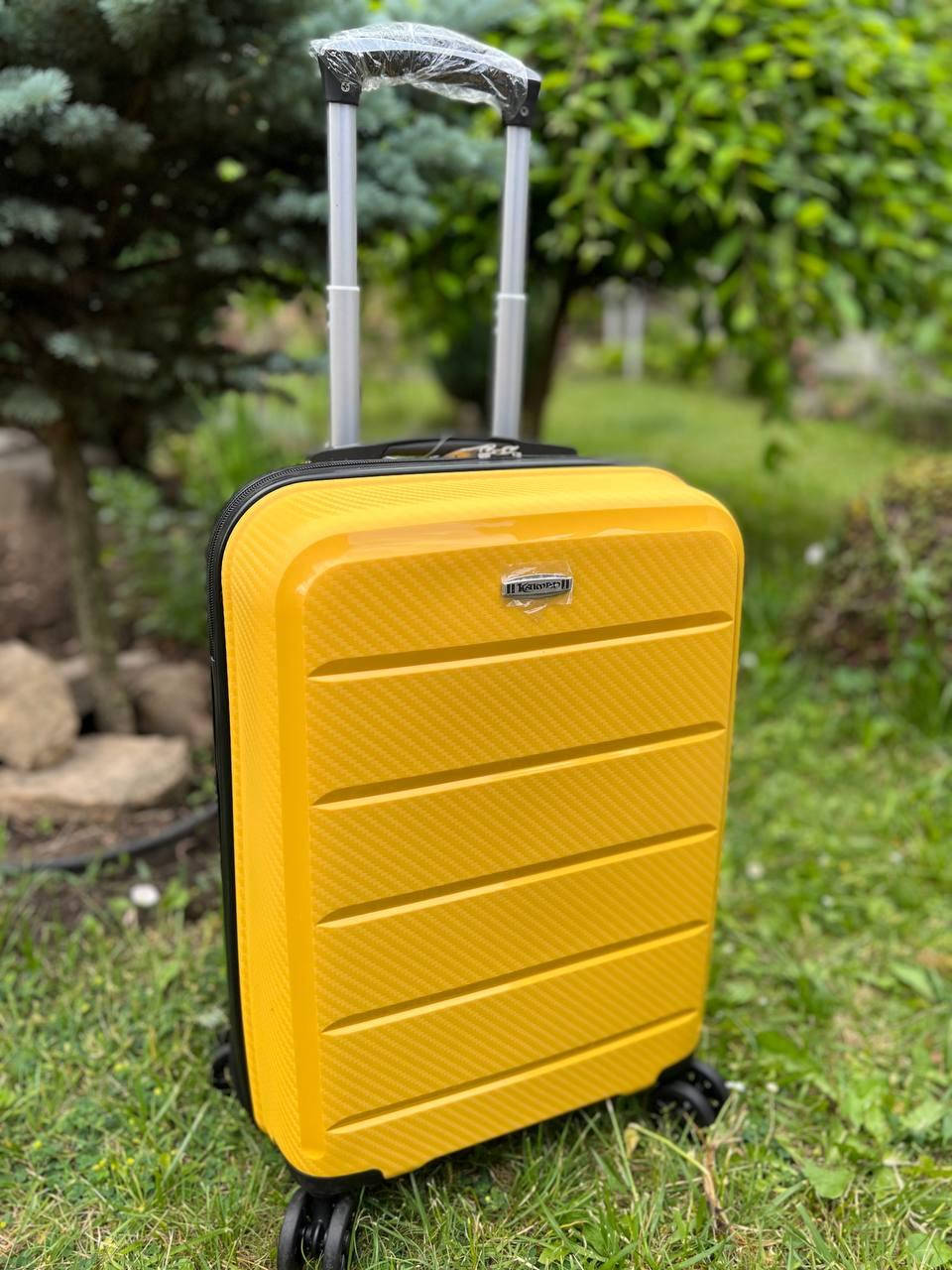 Маленький чемодан пластиковый из полипропилена 56×40×21 желтый 
Маленький чемодан пластиковый из полипропилена 56×40×21 желтый