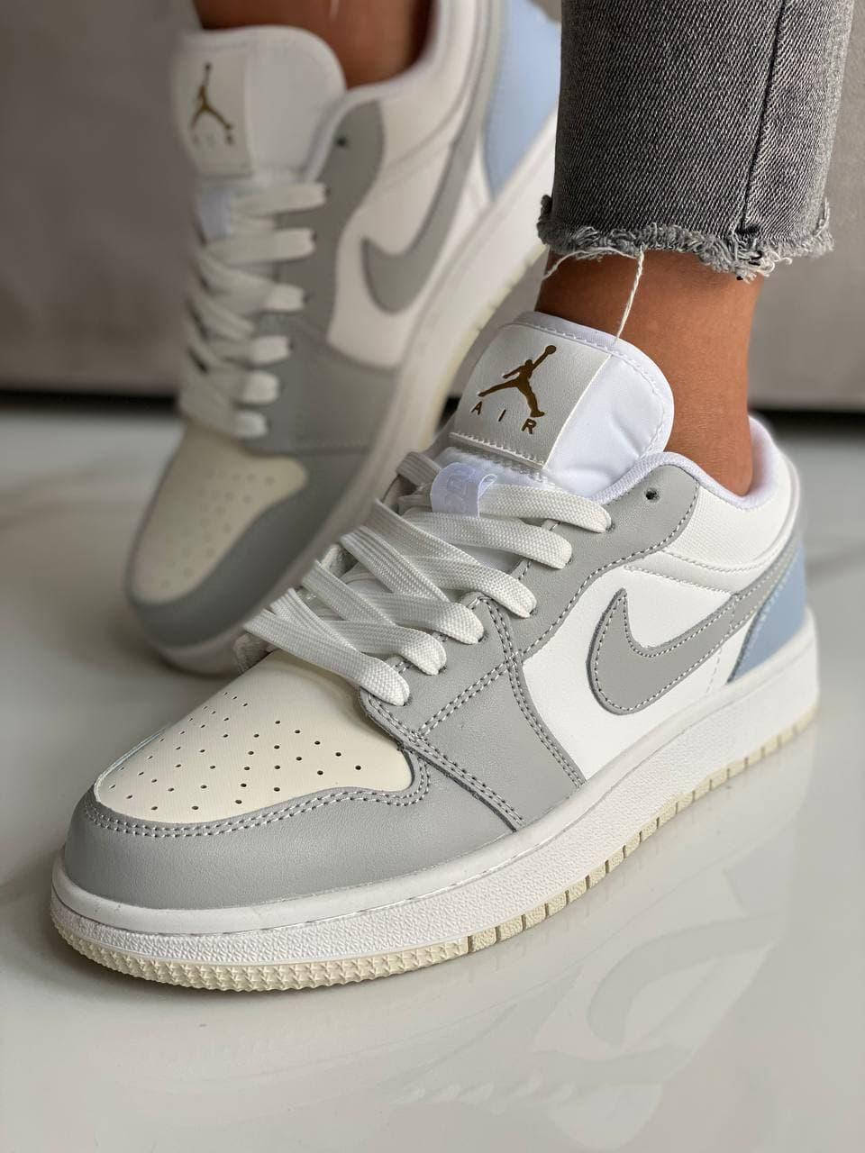 Кроссовки женские низкие Nike Jordan серо голубые , женские кроссовки весенние кожаные найк джордан, Серый
Кроссовки женские низкие Nike Jordan серо голубые , женские кроссовки весенние кожаные найк джордан, Серый