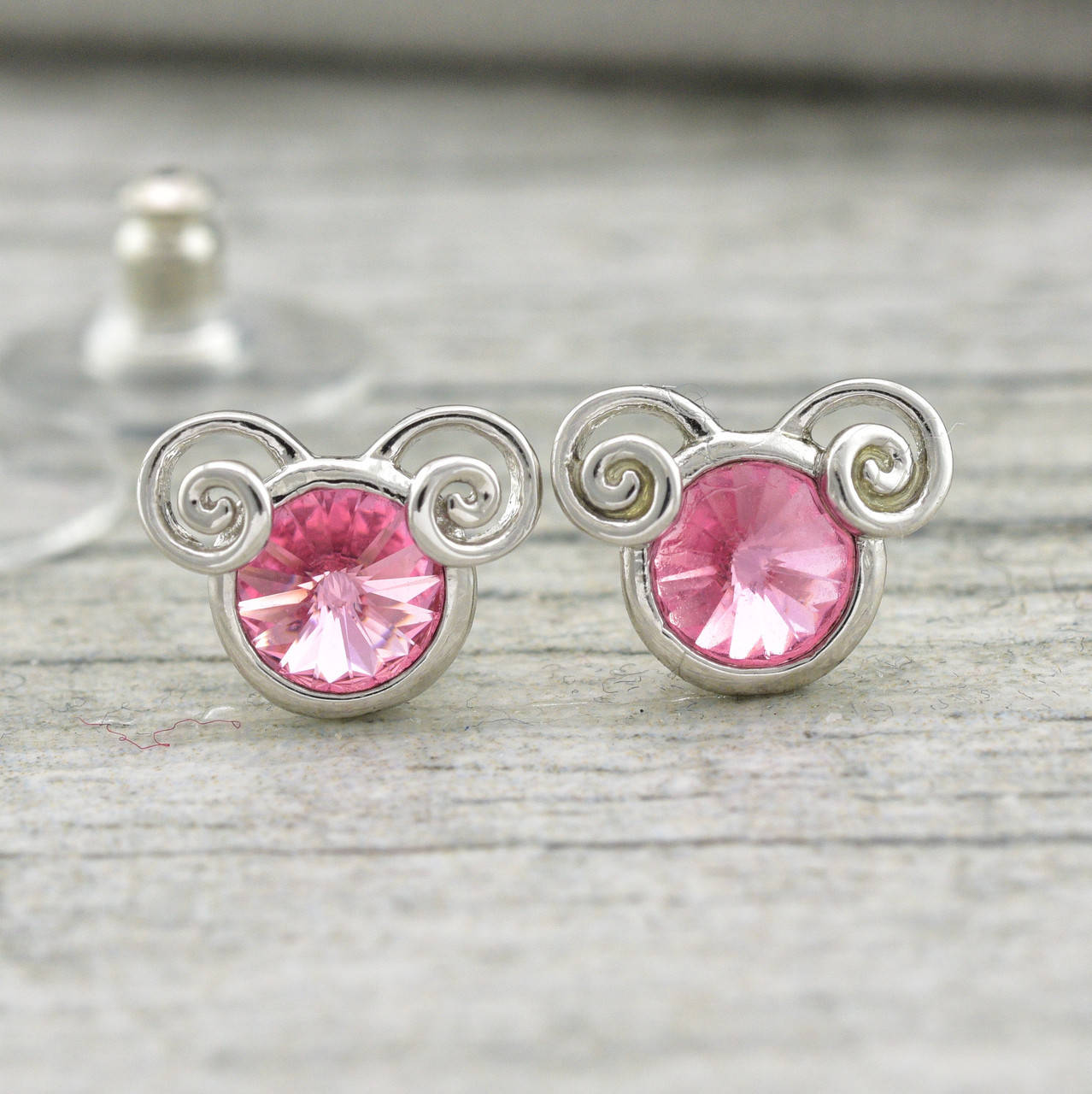 Серьги с кристаллами Swarovski 83074 размер 10х8 мм вес 1.75 г цвет розовый позолота Белое Золото
Серьги с кристаллами Swarovski 83074 размер 10х8 мм вес 1.75 г цвет розовый позолота Белое Золото