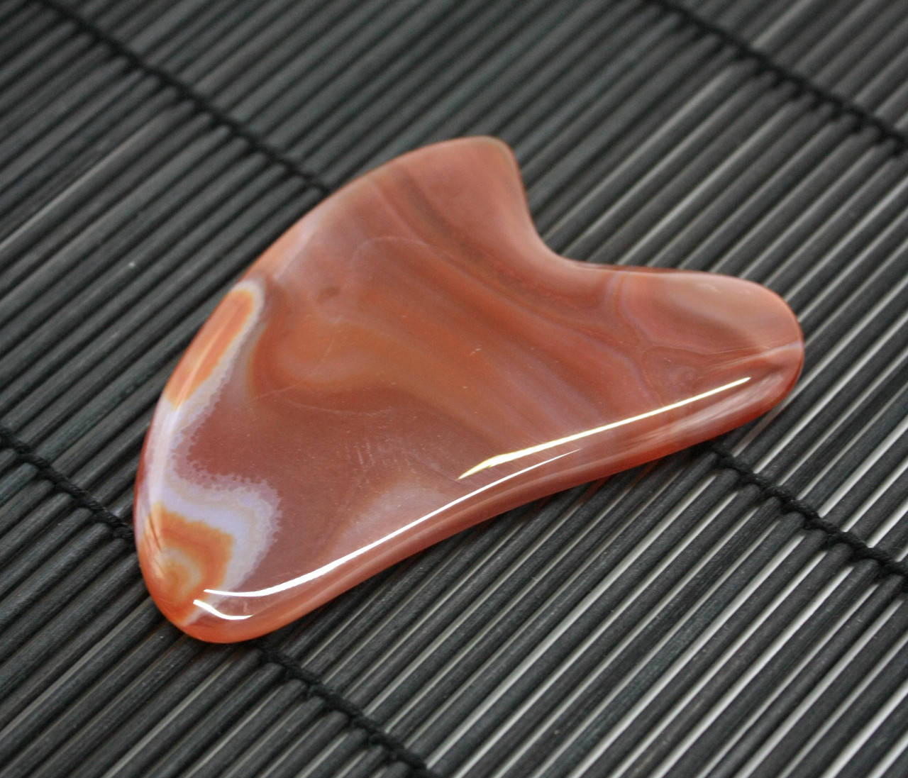 Скребок Гуаша сердолик-агат сердце. 
Скребок Гуаша сердолик-агат сердце.