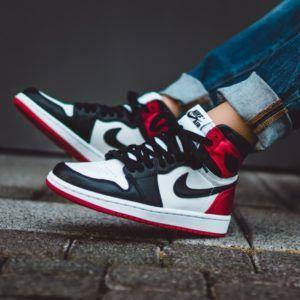 Мужские кроссовки в стиле Nike Air Jordan 1 Retro High, кожа, красный, белый, черный, Китай, Разные цвета
Мужские кроссовки в стиле Nike Air Jordan 1 Retro High, кожа, красный, белый, черный, Китай, Разные цвета
