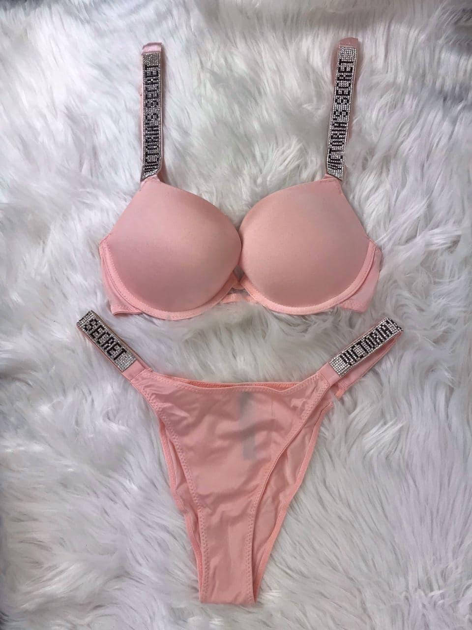 Комплект женского нижнего белья Victoria`s Secret Модель Стразы Виктория Сикрет розовый (бюстгалтер и трусики)
Комплект женского нижнего белья Victoria`s Secret Модель Стразы Виктория Сикрет розовый (бюстгалтер и трусики)