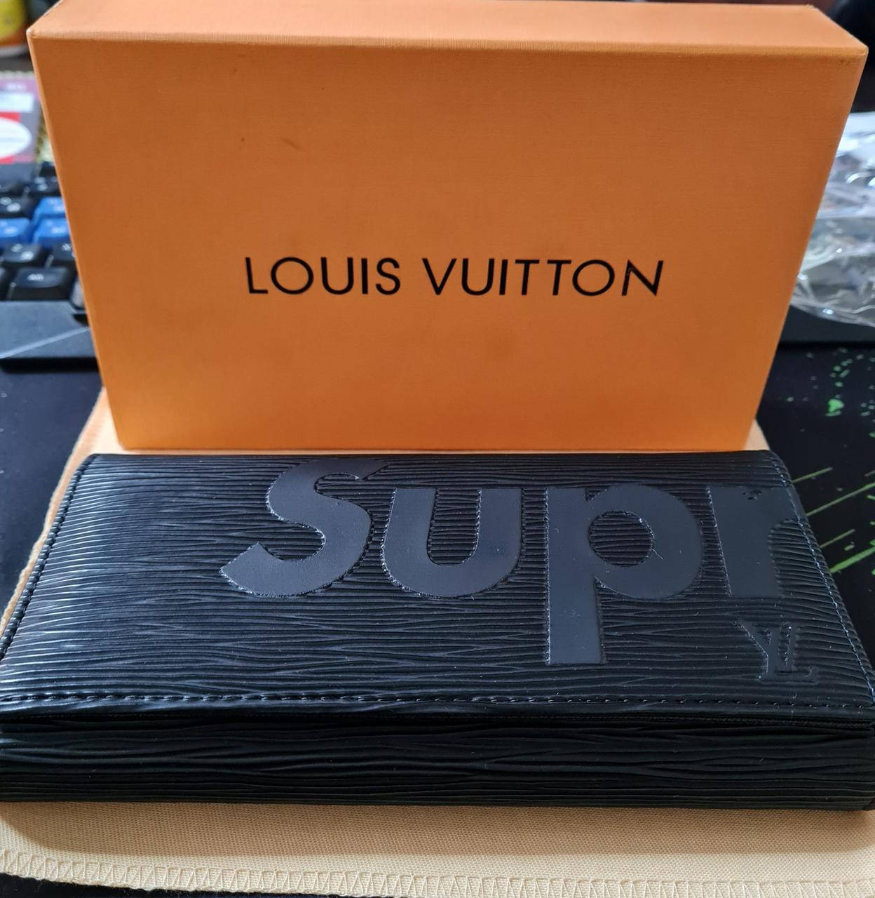 Портмоне - клатч мужской Louis Vuitton Supreme 60017 черный, на молнии, из экологичной кожи, Кошелек,
Портмоне - клатч мужской Louis Vuitton Supreme 60017 черный, на молнии, из экологичной кожи, Кошелек,