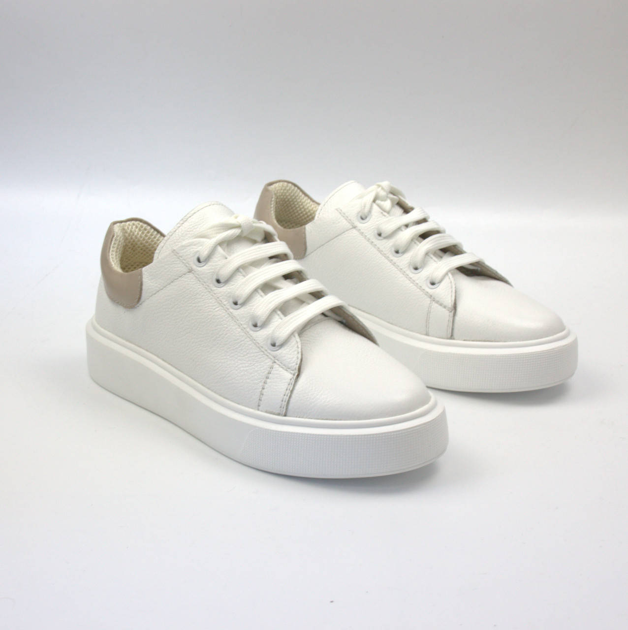 Легкие белые кроссовки кеды кожаные женская обувь больших размеров Cosmo Shoes Classic White BS 27, 42, Белый
Легкие белые кроссовки кеды кожаные женская обувь больших размеров Cosmo Shoes Classic White BS 27, 42, Белый