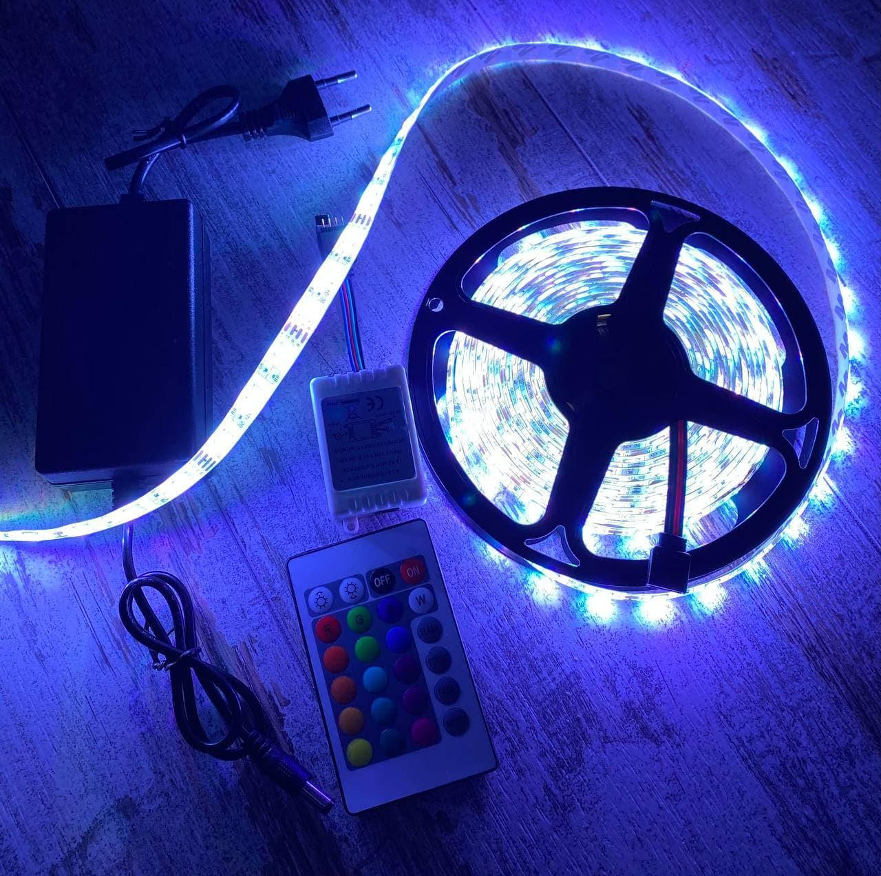 Многоцветная светодиодная лента LED RGB 5050 5м с пультом и блоком питания гирлянда на клейком основании DL
Многоцветная светодиодная лента LED RGB 5050 5м с пультом и блоком питания гирлянда на клейком основании DL
