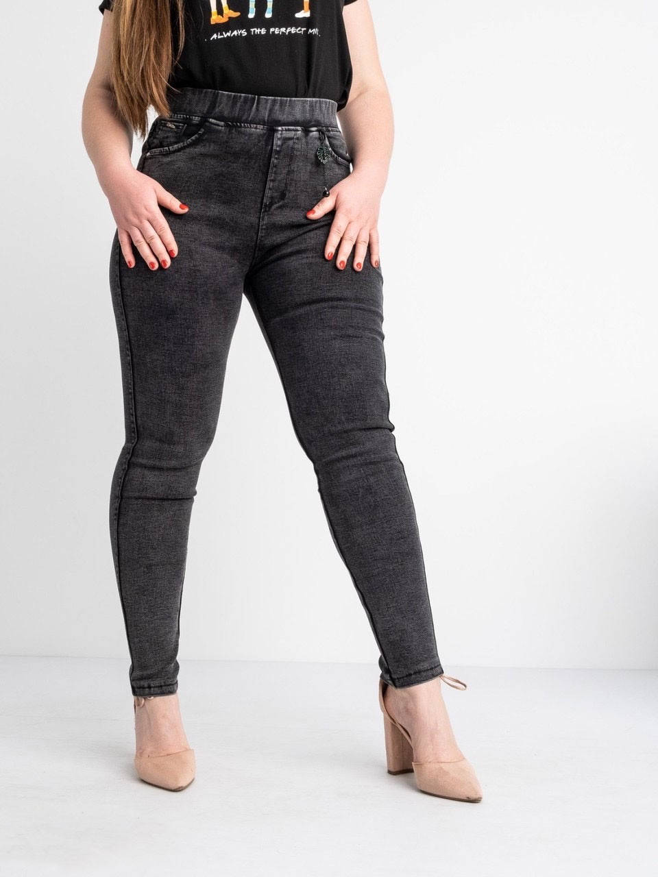 Джеггинсы молодежные с высокой посадкой в сером цвете размеры 48,50,52,54,56,58 
Джеггинсы молодежные с высокой посадкой в сером цвете размеры 48,50,52,54,56,58