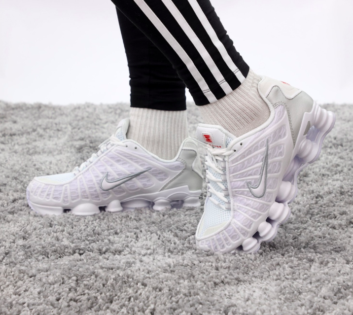 Кроссовки мужские Nike Shox белые, Найк Шокс текстильные, прошиты. Код KD-14142 41, Белый
Кроссовки мужские Nike Shox белые, Найк Шокс текстильные, прошиты. Код KD-14142 41, Белый