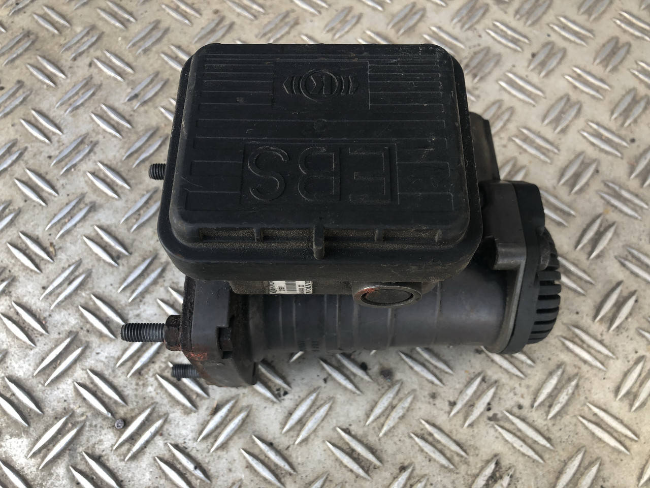 Модулятор EBS Knorr-Bremse 20456402 Volvo FH
Модулятор EBS Knorr-Bremse 20456402 Volvo FH