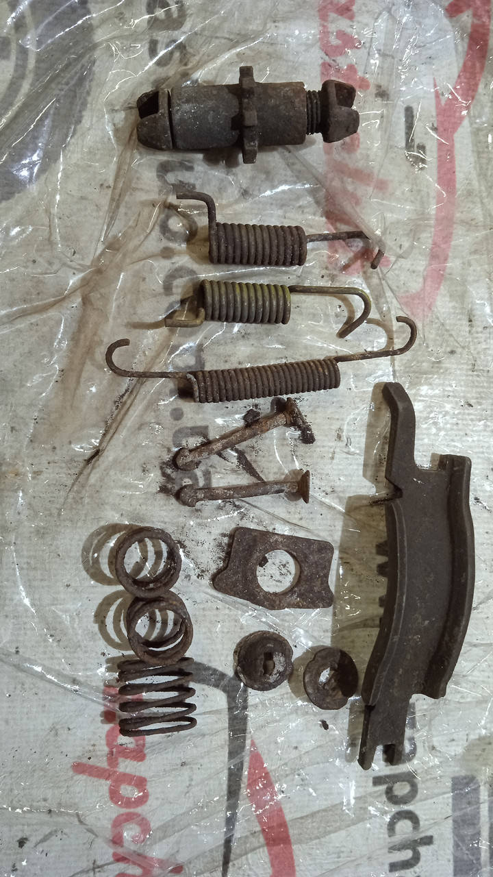 Механизм ручника правый (без флажка на колодке) MR129878,MB858935 9918350 Lancer 9 Mitsubishi
Механизм ручника правый (без флажка на колодке) MR129878,MB858935 9918350 Lancer 9 Mitsubishi