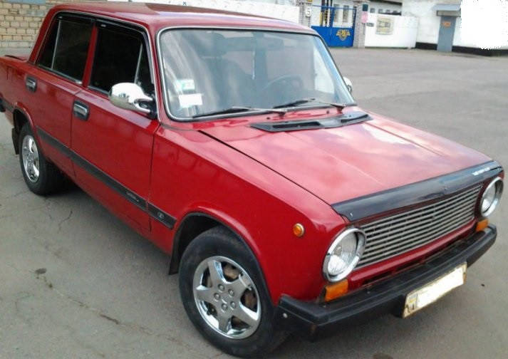 Дефлектор на капот (мухобойки) Ваз 2101 
Дефлектор на капот (мухобойки) Ваз 2101