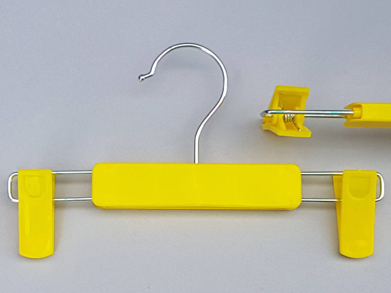 Плечики вешалки тремпеля для брюк и юбок желтого цвета, длина 22,5 см, Желтый
Плечики вешалки тремпеля для брюк и юбок желтого цвета, длина 22,5 см, Желтый