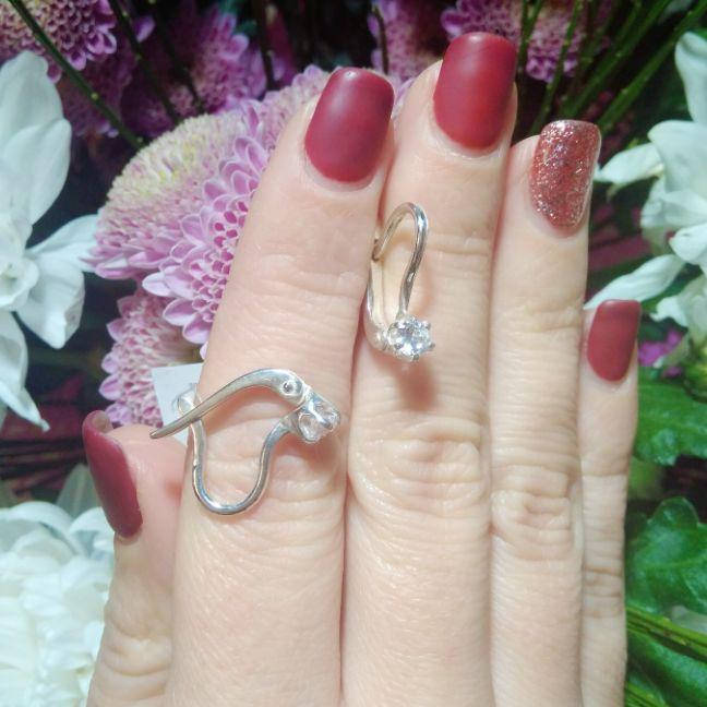 Сережки Ольга срібні із маленькими кубічними цирконами
Сережки Ольга срібні із маленькими кубічними цирконами