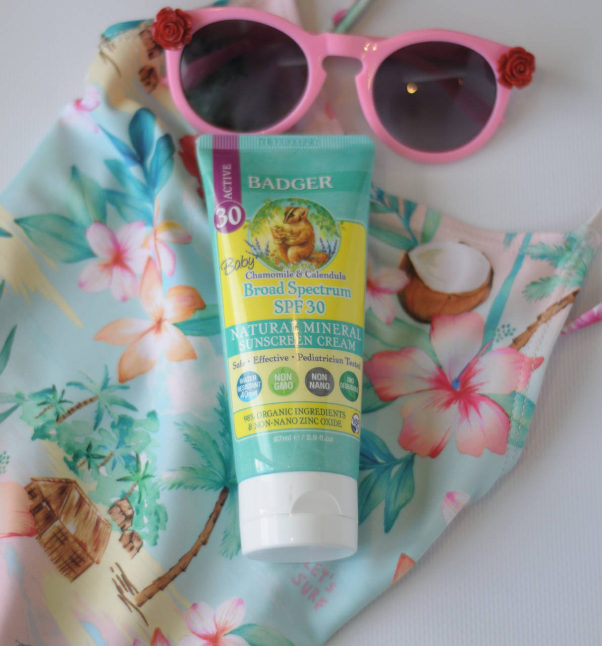 Детский солнцезащитный крем, широкий спектр SPF 40, ромашка и календула Badger Company,(87 мл)
Детский солнцезащитный крем, широкий спектр SPF 40, ромашка и календула Badger Company,(87 мл)