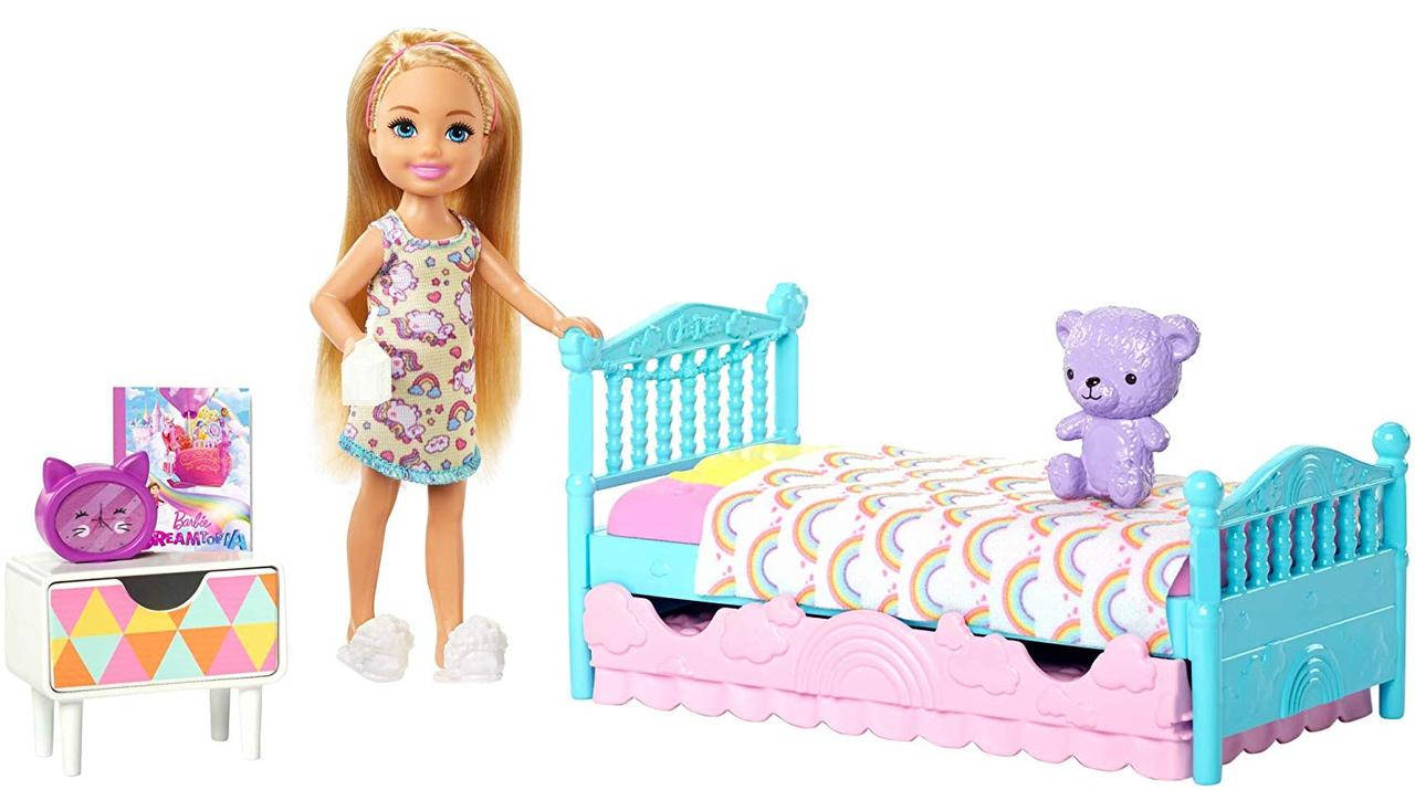 Игровой набор Кукла Барби Челси Спальная комната Barbie Club Chelsea Bedtime Playset FXG83
Игровой набор Кукла Барби Челси Спальная комната Barbie Club Chelsea Bedtime Playset FXG83