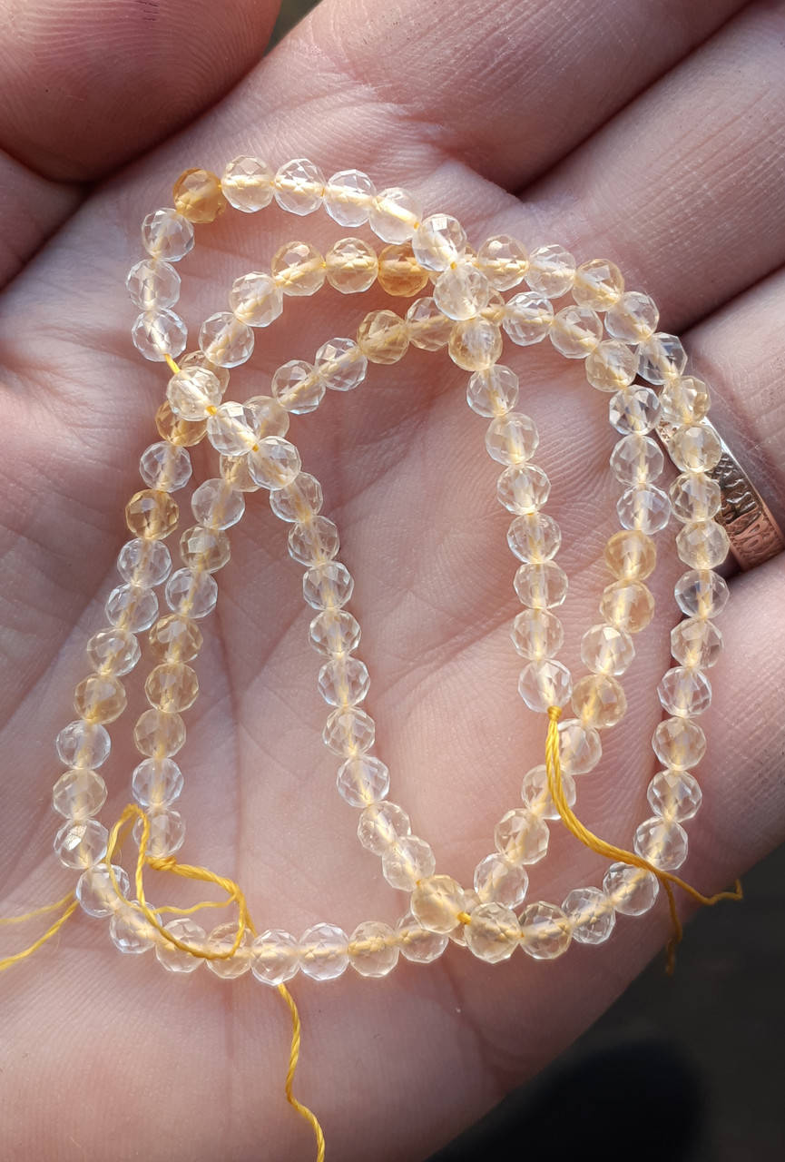 Бусины Цитрин на нитке граненный шарик d-3,9мм L-38см
Бусины Цитрин на нитке граненный шарик d-3,9мм L-38см