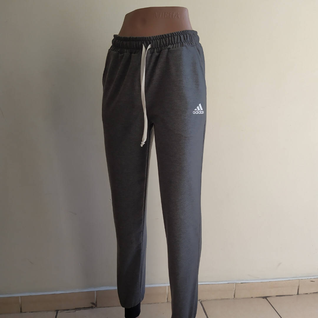 Штаны женские АДИДАС темно серые трикотаж., Темно-серый
Штаны женские АДИДАС темно серые трикотаж., Темно-серый