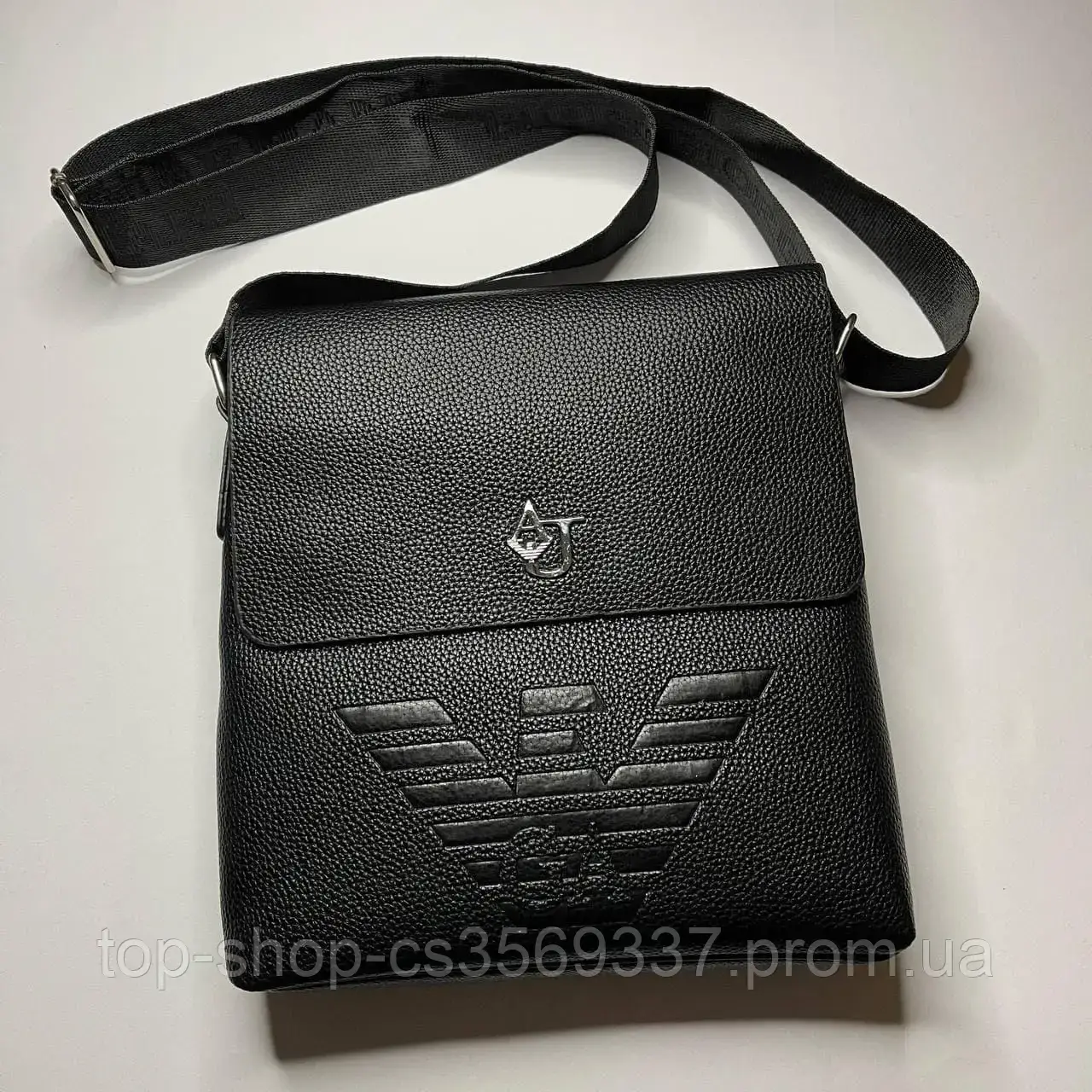Мужская сумка Armani через плечо Кожаная сумка Армани планшетка cумка мессенджер, Черный
Мужская сумка Armani через плечо Кожаная сумка Армани планшетка cумка мессенджер, Черный