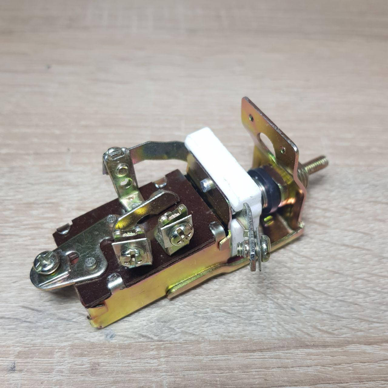 Переключатель света центральный (ЦПС) Волга 2401,ГАЗ 53,УАЗ РАФ Авто-Электрика (пр-во г.Арзамас)
Переключатель света центральный (ЦПС) Волга 2401,ГАЗ 53,УАЗ РАФ Авто-Электрика (пр-во г.Арзамас)