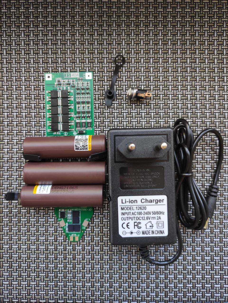 Комплект на Шуруповёрт 12.6V,перепаковка/bms 3S 18650 Li-ion,на 3000mAh +зарядка 2 Ампер
Комплект на Шуруповёрт 12.6V,перепаковка/bms 3S 18650 Li-ion,на 3000mAh +зарядка 2 Ампер