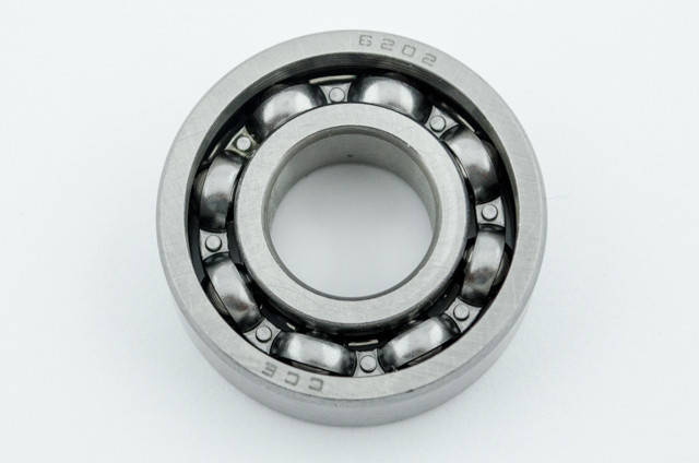 Подшипники коленвала (2 шт) 6202 для бензопил серии 4500-5200 
Подшипники коленвала (2 шт) 6202 для бензопил серии 4500-5200