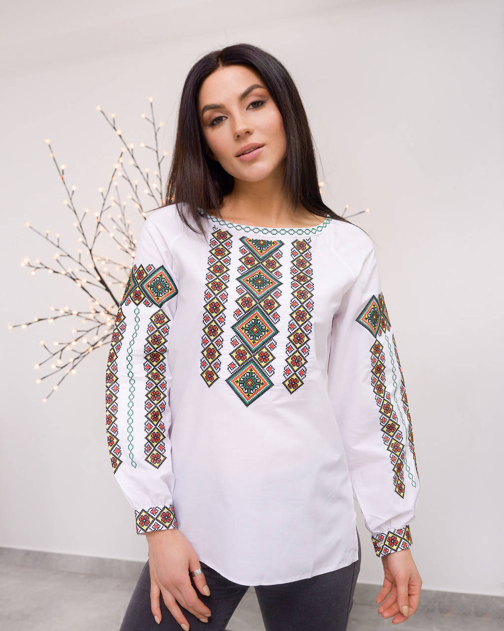 Женская вышитая блуза "Александра" №5 48, Белый
Женская вышитая блуза "Александра" №5 48, Белый