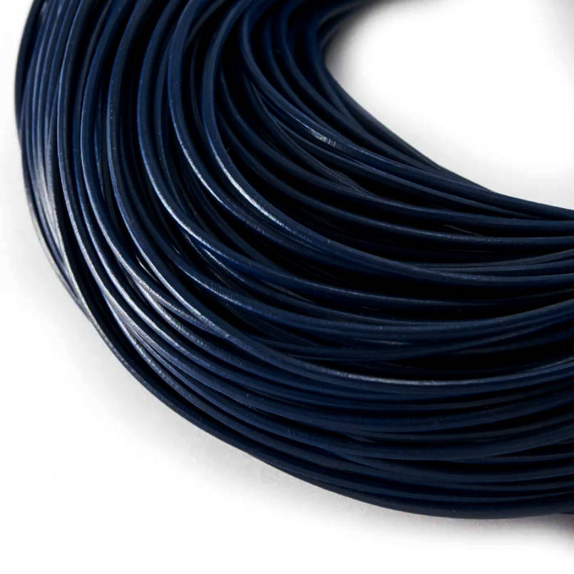 Шнур натуральная кожа Синий темный 1 мм 5 м 
Шнур натуральная кожа Синий темный 1 мм 5 м